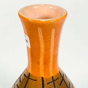 Florero Cónico de Cerámica Marrón con Líneas Decorativas - imagen 3