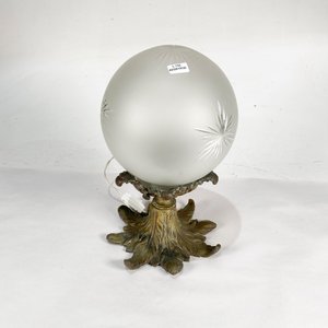 Lámpara de Mesa Bronce y Globo Esmerilado Tallado - imagen 4