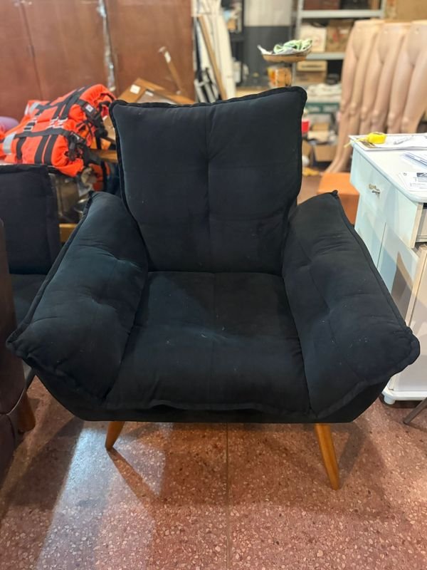 Lote anterior: Sofá de cuero negro