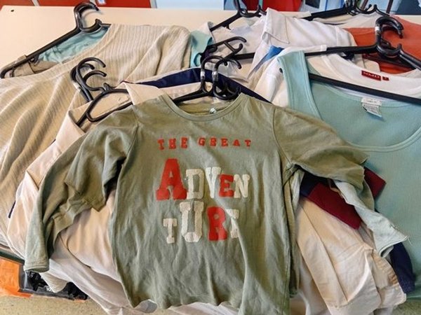 Ropa de mujer variada y estilos - imagen 1