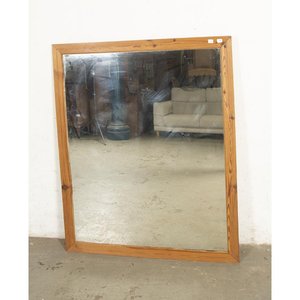 Lote siguiente: Espejo con Marco de Pinotea Grande - 135 x 110 cm