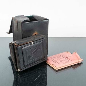 Lote anterior: Cámara Fotográfica Antigua Plegable con Estuche