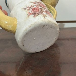 Lote de Teteras y Cacerola de Metal Esmaltado Blanco con Flores y Bordes Dorados - imagen 2