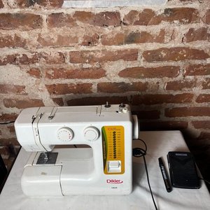 Máquina de Coser a Pedal Dikler Modelo 1824 con Caja Original - imagen 3