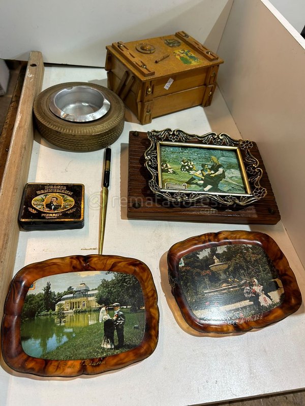 Lote Variado: Bandejas Decorativas, Portarretratos y Accesorios