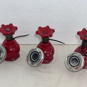 Lote siguiente: Lote de 3 Llaves de Paso y Grifería Industrial Roja
