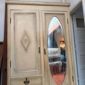 Ropero Antiguo de Roble Pintado con Espejo Ovalado y Cajones - imagen 3