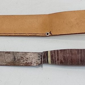 Cuchillo de Caza con Hoja de Acero y Cabo de Cuero con Vaina Artesanal - imagen 3