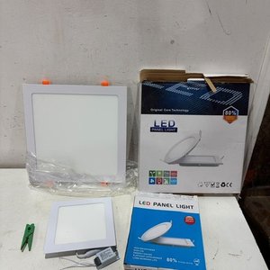 Lote siguiente: 2 Plafones LED Cuadrados Sin Uso