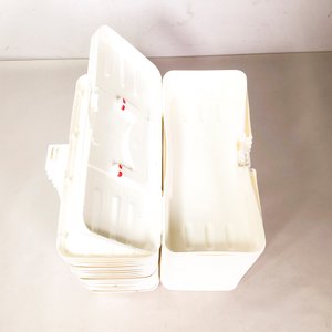 Veinte Botiquines Plásticos Blancos con Tapa Roja - imagen 4
