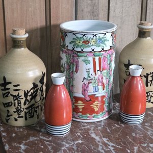 Lote de 5 piezas de cerámica oriental: 2 botellas grandes, 2 botellas pequeñas y 1 cilindro decorativo - imagen 4
