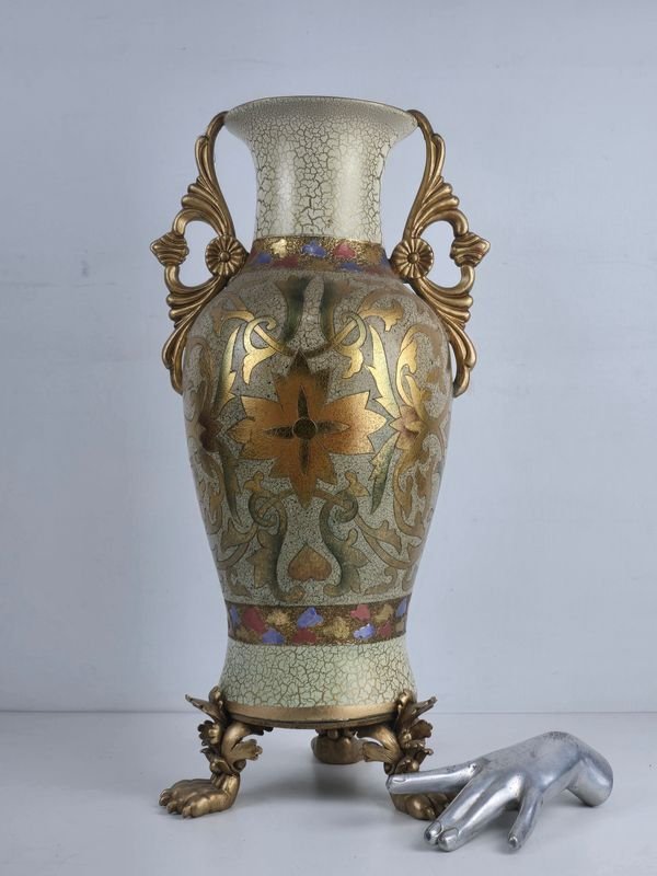 Jarrón Decorativo Clásico con Acabado Craquelado y Motivos Florales Dorados