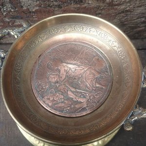 Taza Decorativa Francesa Estilo Imperio con Relieve - imagen 3