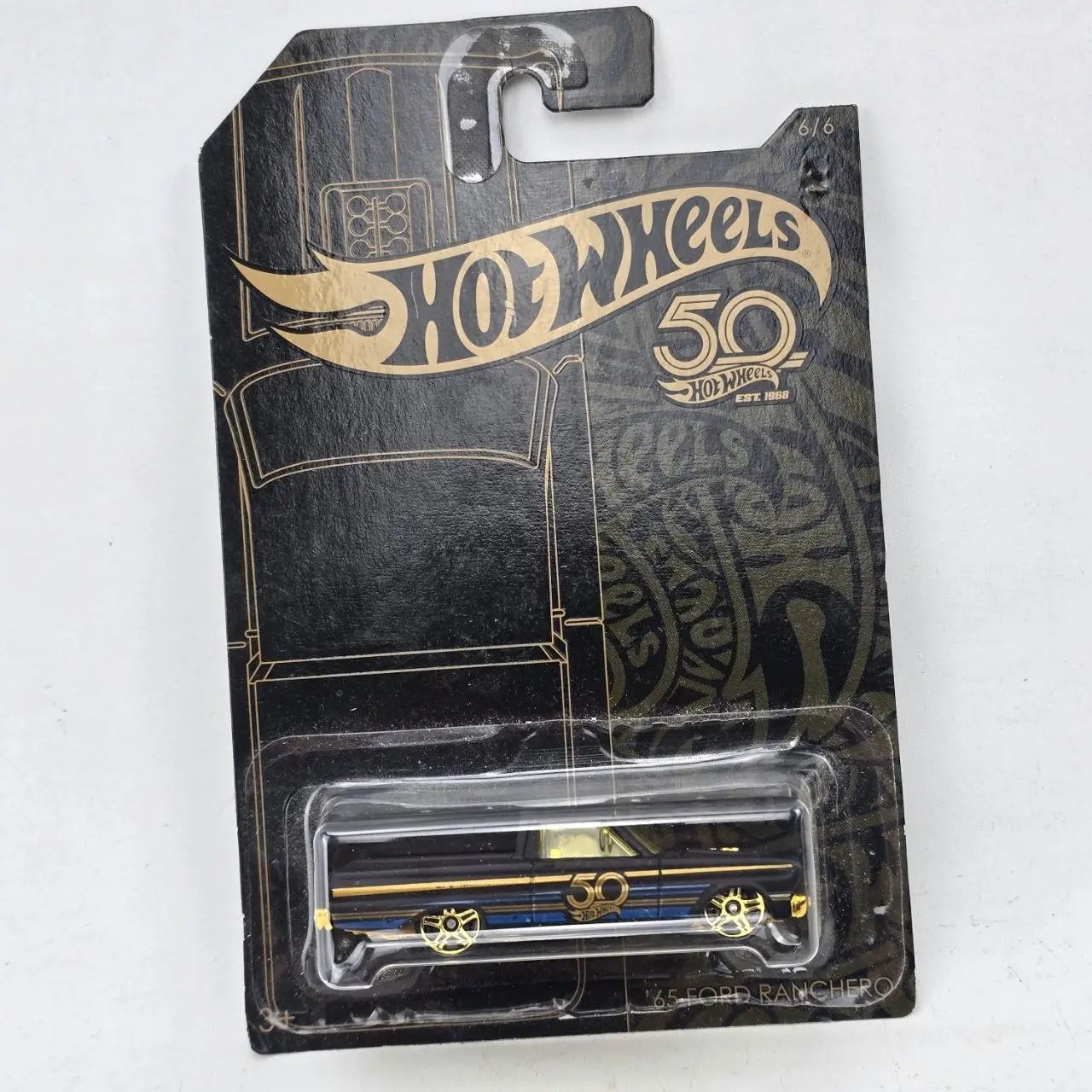 Hot Wheels 50 Aniversario '65 Ford Ranchero Negro y Dorado