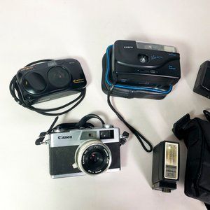 Lote de 5 Cámaras Fotográficas Analógicas y Accesorios - imagen 2