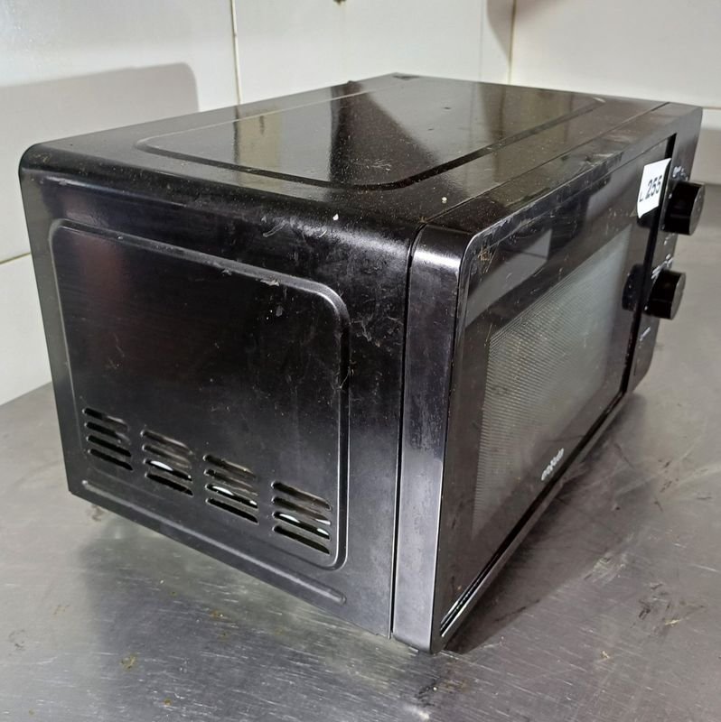 Microondas marca Exuta, negro y plata - imagen 2