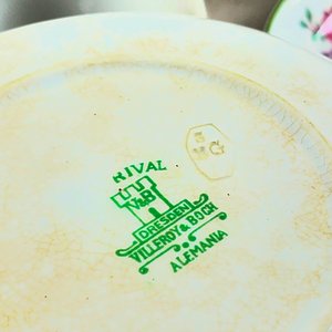 Conjunto de Vajilla: Tazas, Azucarero, Platillos y Platos de Postre - imagen 6