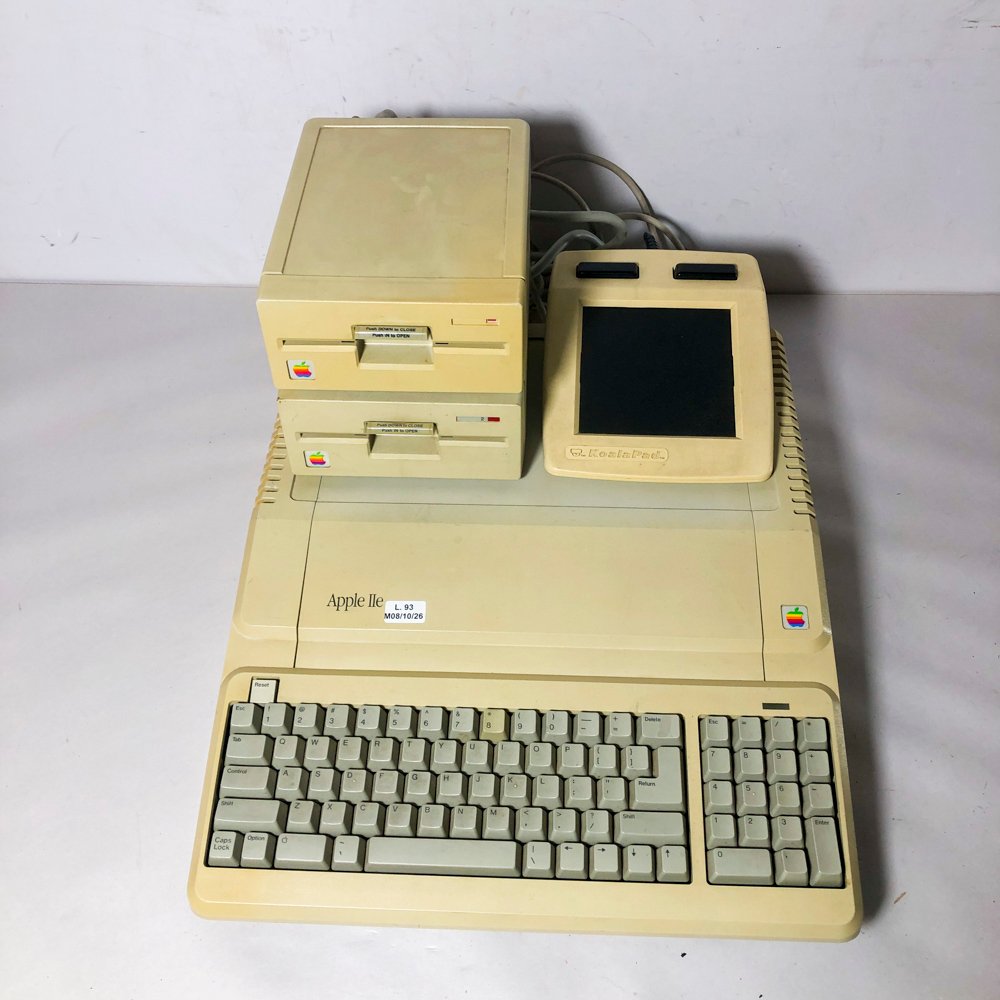Computadora Vintage Apple IIe con Disquetera y KoalaPad