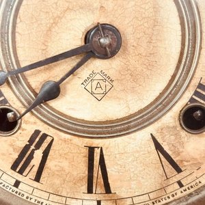 Reloj de Sobremesa Americano Ansonia Clock Co. Antiguo, Madera Tallada - imagen 7