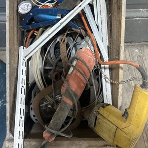 Lote anterior: Taladro Eléctrico y Accesorios Varios en Cajón de Madera