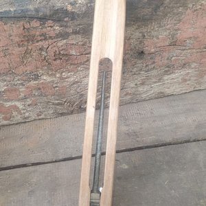 Plancha Antigua de Hierro y Lanzadera de Telar de Madera - imagen 4