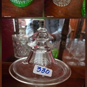 Lote siguiente: Juego de Frascos y Recipientes de Vidrio Tallado