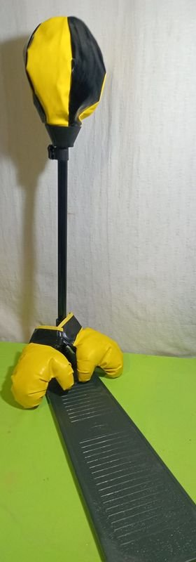 Set de Boxeo: Puchimbol y Guantes Amarillos
