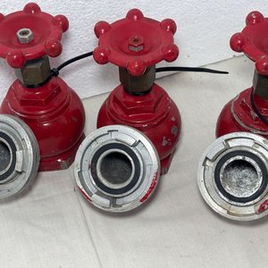 Lote anterior: Lote de 3 Llaves de Paso y Grifería Industrial Rojas