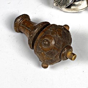 Dos Timbres Antiguos de Madera y Metal - imagen 4