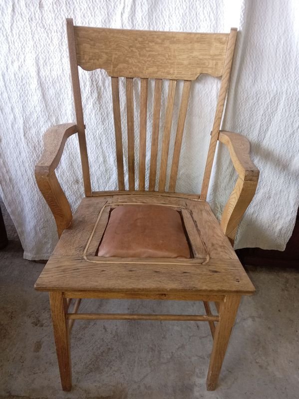 Sillón de Roble Tapizado en Cuero - Impecable Estado - imagen 1