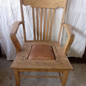 Sillón de Roble Tapizado en Cuero - Impecable Estado - imagen 1