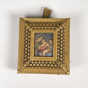 Lote anterior: Miniatura Pintada a Mano "Virgen con Niño" con Marco de Bronce y Mecanismo Musical