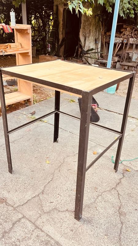 MESA DE HIERRO TAPA MADERA - imagen 5