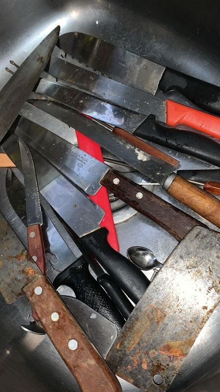 Lote siguiente: Lote de cuchillos y cubiertos de cocina