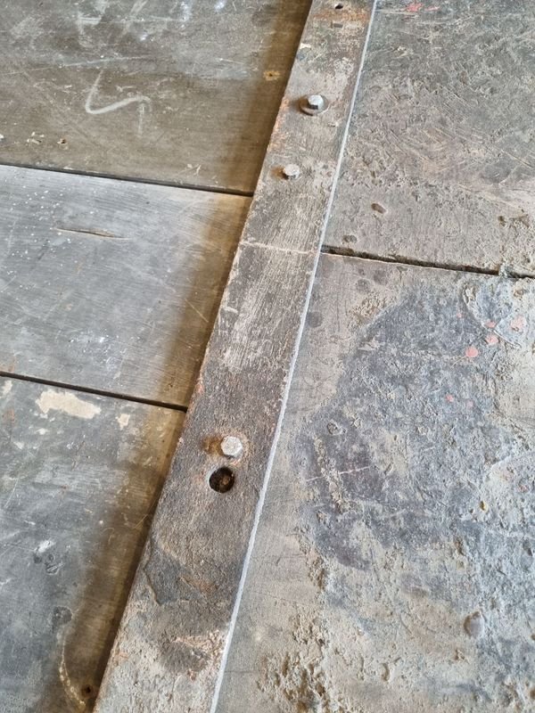 Mesa de trabajo antigua con patas torneadas en pinotea - imagen 9