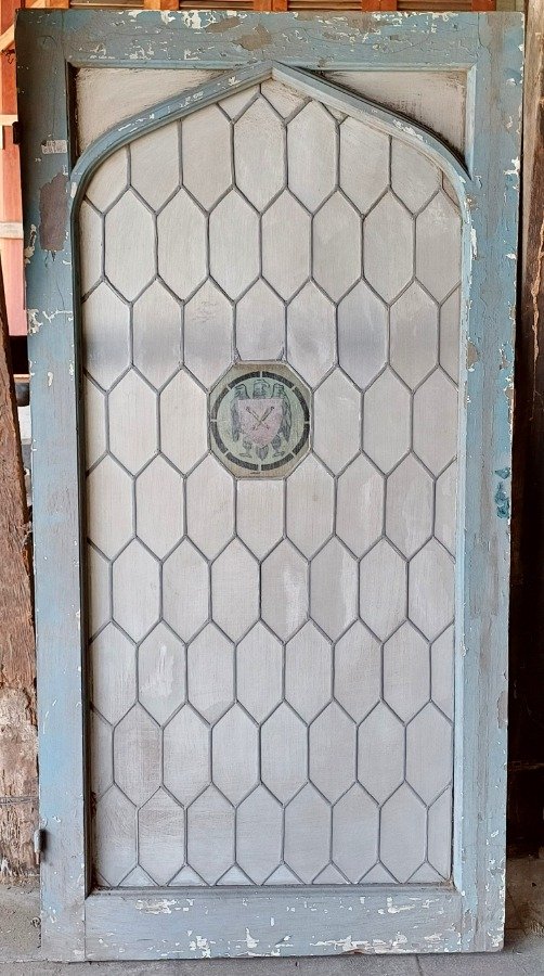 Vitraux antiguo con diseño de escudo central - imagen 3