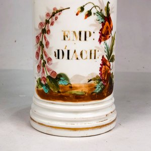 Frasco de Vidrio Blanco con Tapa y Monograma Decorativo - imagen 4