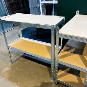 Dos Estanterías Metálicas con Estantes de Madera - imagen 4