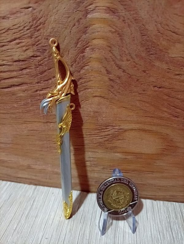Espada Miniatura o Abrecartas con Diseño de Águila y Moneda Conmemorativa - imagen 1