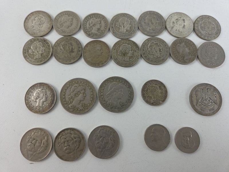 Lote siguiente: Colección de monedas brasileñas y lira siria en plata