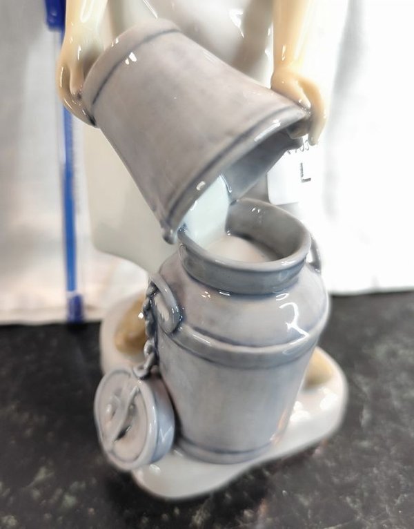 Figurita de porcelana danesa B&G Bing & Grondahl #2181 - imagen 2