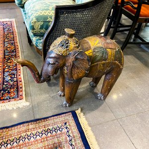 Lote de Muebles y Decoración Oriental: Mesa, Sillas y Alfombras - imagen 5
