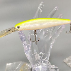 Lote de 3 Señuelos de Pesca Tipo Minnow con Babero y Anzuelos - imagen 2
