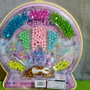 Juego de Masa "Color Mud Barber Creation", "Dino Squad" y Kit de Joyería con Canutillos y Perlas - imagen 4