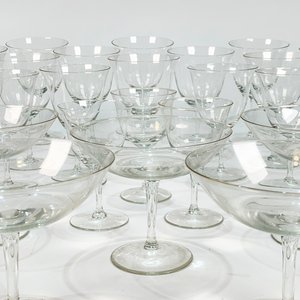 Lote de 32 Copas de Cristal Hialino Lisas para Licor, Champán y Vino - imagen 2