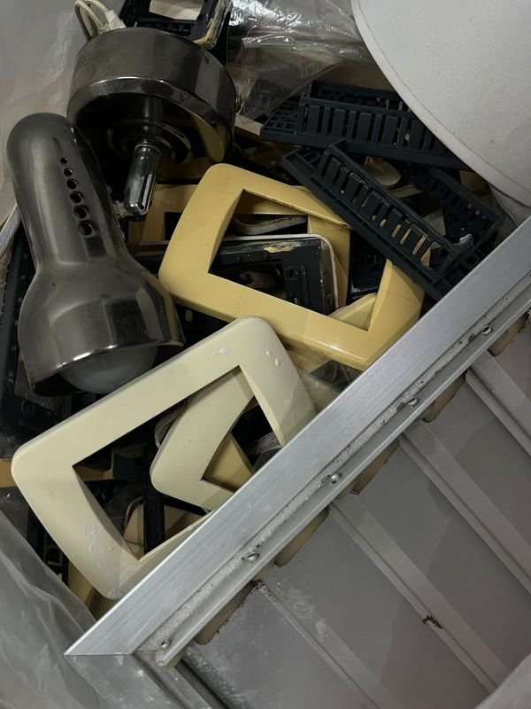 Lote de electrodomésticos y accesorios en mal estado - imagen 3