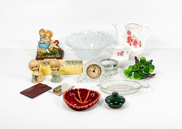 Lote siguiente: Lote de piezas de vidrio, cerámica y metal para decoración