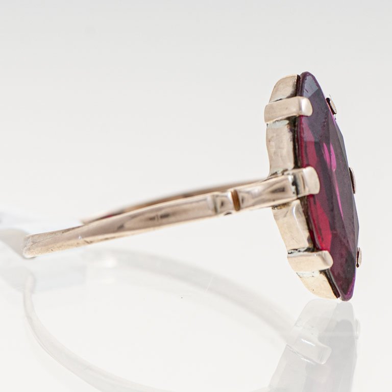 Anillo de oro con piedra roja - imagen 2