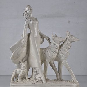 Escultura de Mujer con Perros en Cerámica - imagen 2