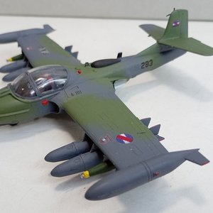 Modelo A37B Dragonfly Fuerza Aérea Uruguaya Escala 1/72 Academy - imagen 2